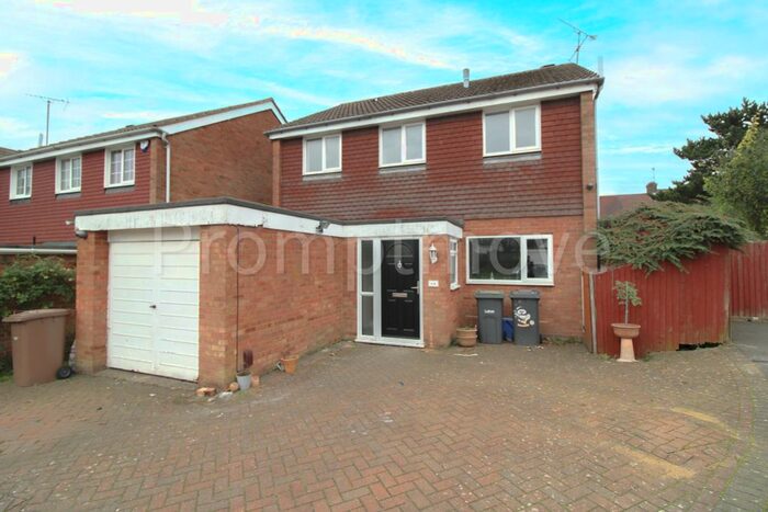 4 Bedroom Property To Rent In St. Bernards Close, Luton, LU3
