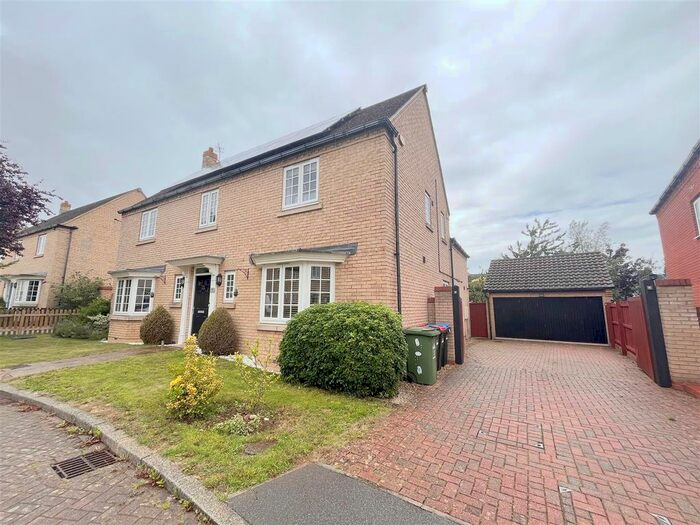 5 Bedroom Farmhouse To Rent In Lockwood Chase, Oxley Park, Milton Keynes, MK4