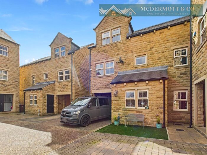 5 Bedroom Detached House To Rent In Bowler Way, Greenfield, Saddleworth, OL3