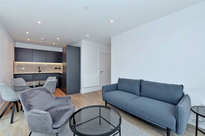 1 Bedroom Apartment To Rent In Darjeeling House, Memorial Avenue, Slough, SL1