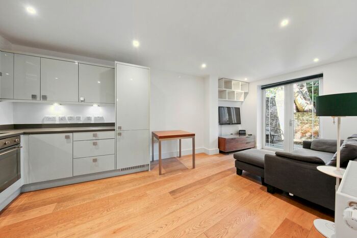 2 Bedroom Flat To Rent In Duncan Street, London, N1