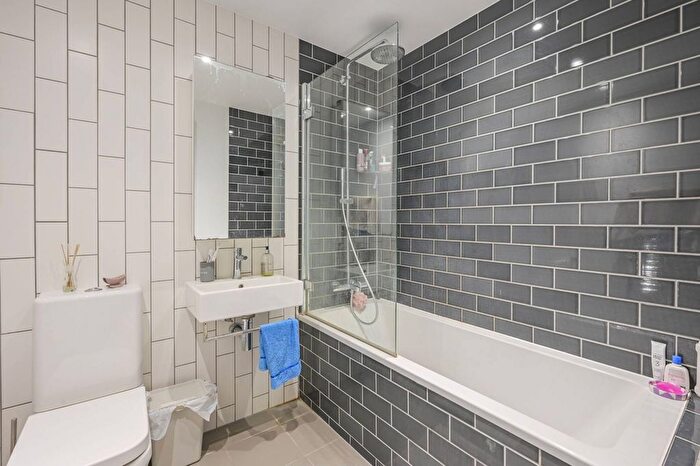 1 Bedroom Flat For Sale In Pendant Court, Silvertown, London, E16