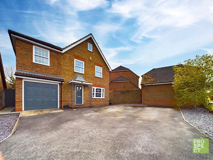 6 Bedroom Detached House For Sale In Carnation Drive, Winkfield Row, Bracknell, Berkshire, RG42