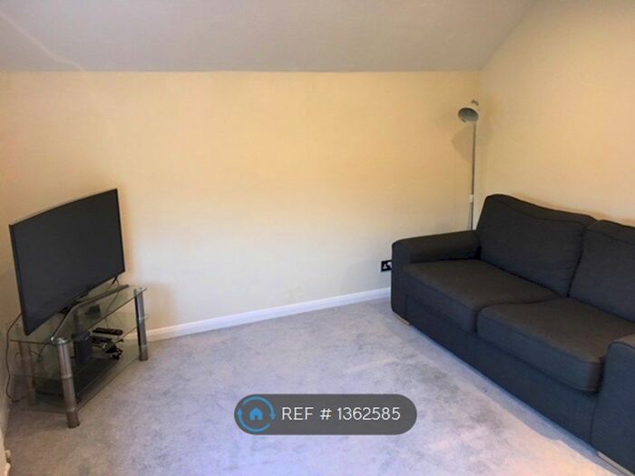 1 Bedroom Flat To Rent In Amyand Park Road, Twickenham, TW1