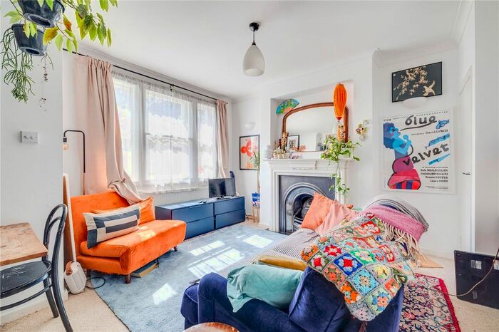 2 Bedroom Flat To Rent In Barons Court Road, London, W14
