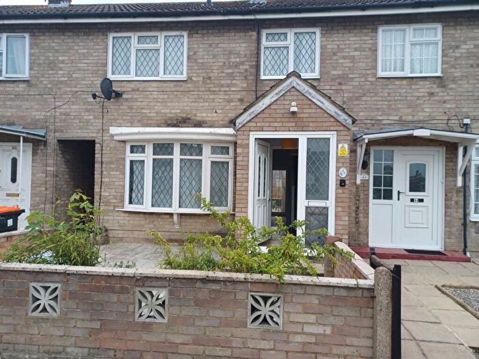 4 Bedroom Semi-Detached House To Rent In Grove Road, Houghton Regis, LU5