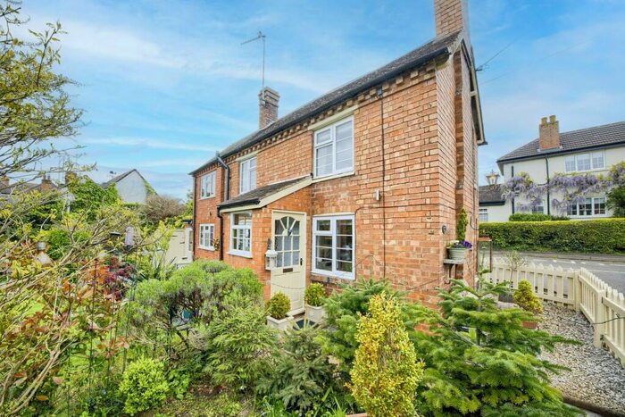 2 Bedroom Cottage For Sale In Ashorne, Warwick, CV35