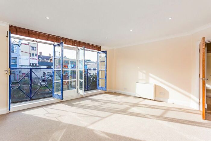 2 Bedroom Flat To Rent In Baltic Place, London, N1