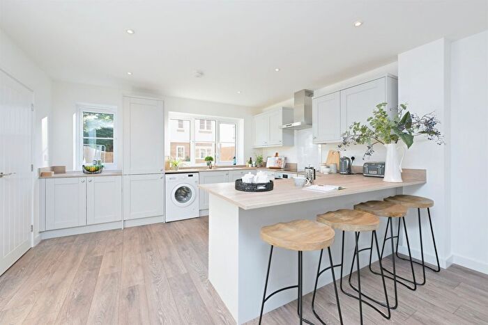 3 Bedroom Property To Rent In Pines Close, Northampton, NN2