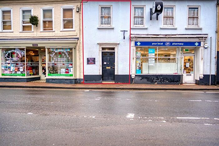 2 Bedroom Flat To Rent In Market Place, Sturminster Newton, DT10