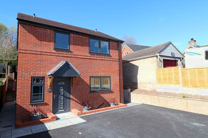 4 Bedroom Detached House For Sale In Wyndham Lane, Allington, SP4