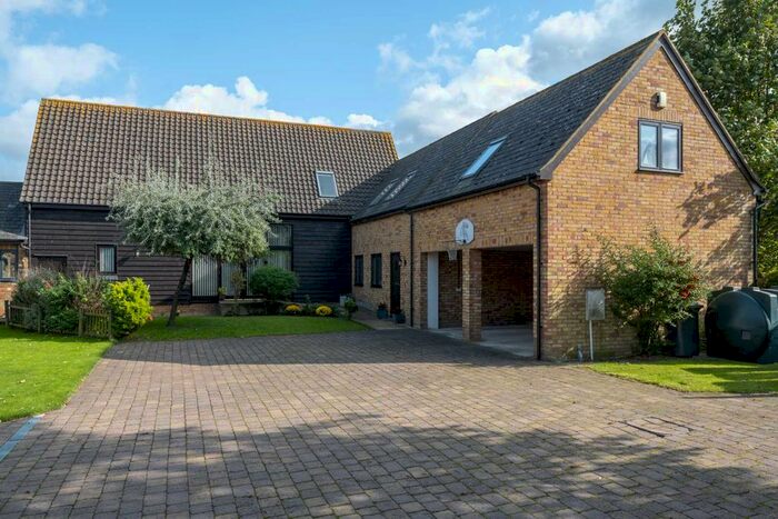 5 Bedroom Semi-Detached House To Rent In High Street, Roxton, MK44