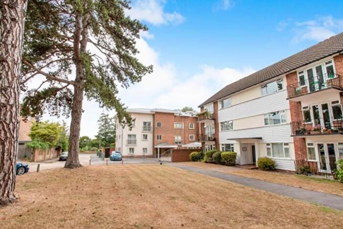 2 Bedroom Flat To Rent In Lindfield Gardens, Guildford, GU1