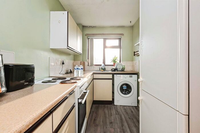 1 Bedroom Flat For Sale In Garratt Close, Oldbury, B68