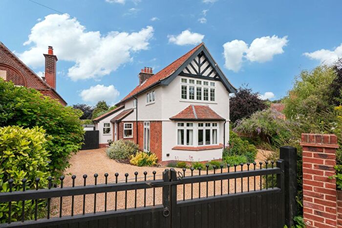 5 Bedroom Detached House For Sale In Northrepps Road, Cromer, NR27