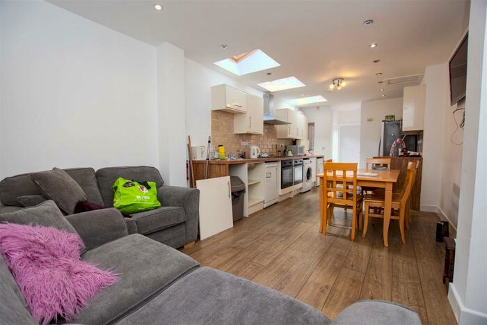 6 Bedroom House To Rent In Hubert Road, Birmingham, B29