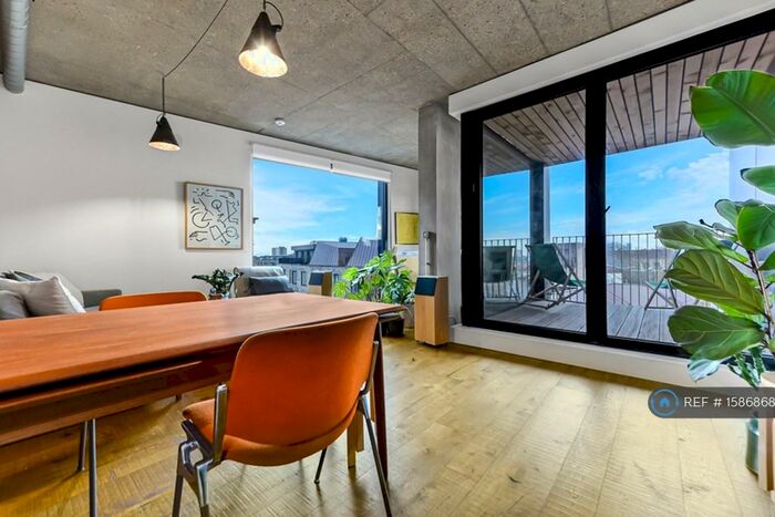 2 Bedroom Flat To Rent In Lamb Lane, London, E8