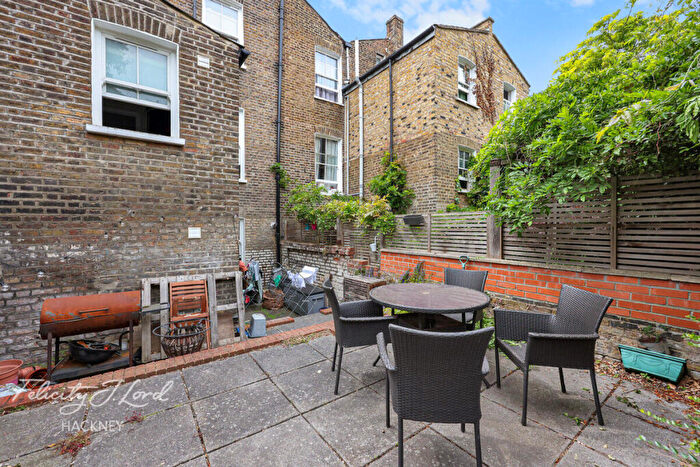 4 Bedroom Terraced House For Sale In Killowen Road, London, E9 - Photo 6