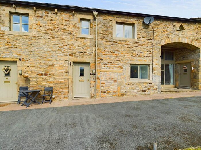 3 Bedroom Barn Conversion To Rent In Langroods Cottages, Bradley, BD20