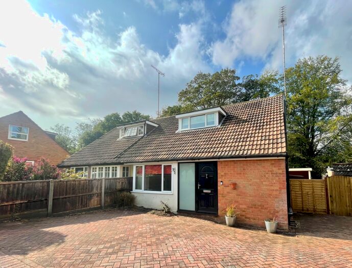 4 Bedroom House To Rent In Beacon Close, Wrecclesham, Farnham, GU10