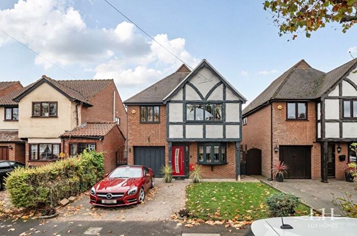 5 Bedroom Detached House For Sale In Rockingham Avenue, Hornchurch, RM11