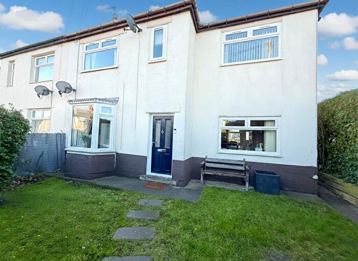 4 Bedroom Semi Detached House For Sale In New Road, Huddersfield, HD5