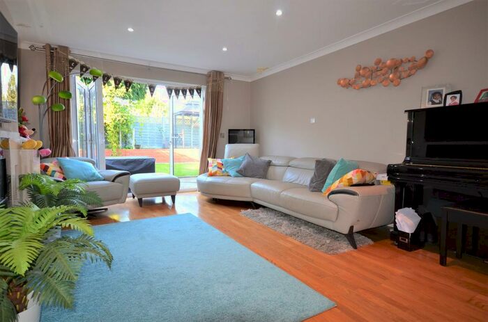 4 Bedroom Detached House To Rent In Abbey Gate, Taplow, SL6