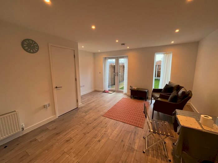 3 Bedroom End Of Terrace House To Rent In Ribot Walk, Salford, M6