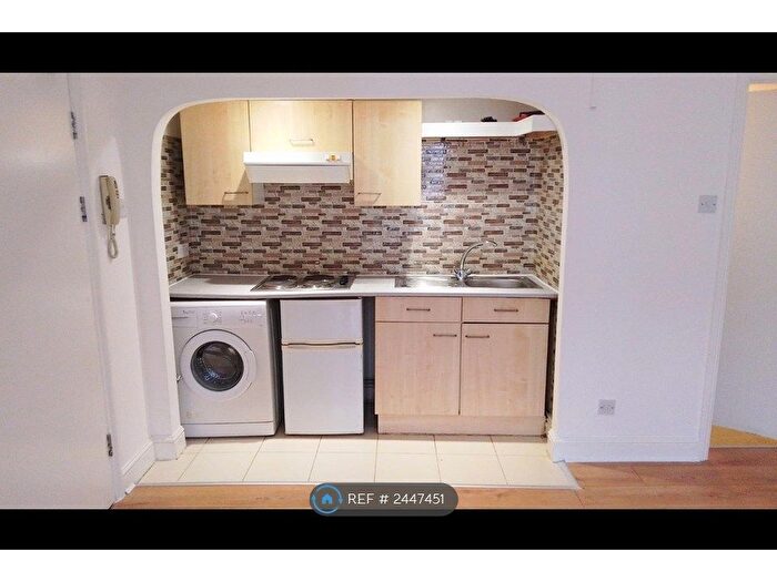 Studio To Rent In Lausanne Road, Turnpike Lane, N8