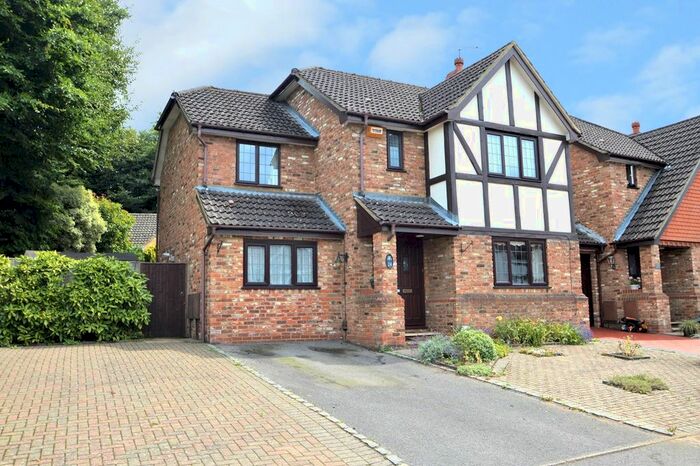 4 Bedroom Property To Rent In Melrose Road, Weybridge, KT13