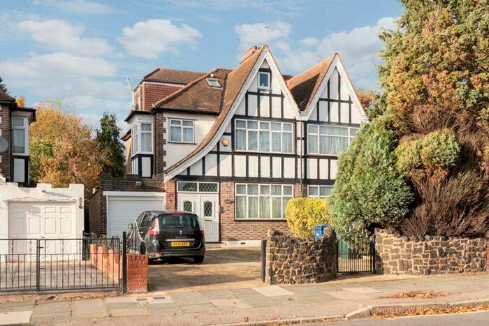 4 Bedroom Semi-Detached House To Rent In Chase Way, London, N14