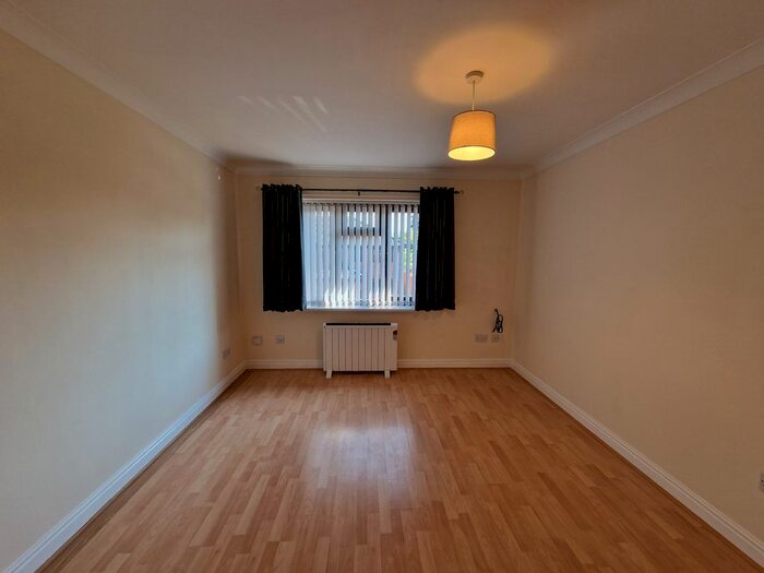 2 Bedroom Flat To Rent In Bilbrook Road, Bilbrook, WV8