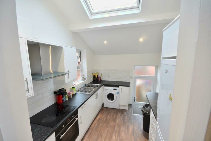 3 Bedroom Flat To Rent In Grantham Road, Sandyford, NE2