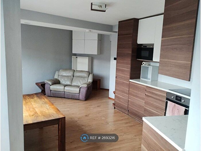 2 Bedroom Flat To Rent In Gliddon Road, London, W14