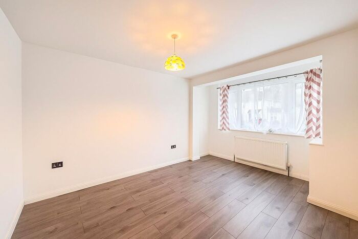 4 Bedroom Terraced House To Rent In Potters Grove, New Malden, KT3