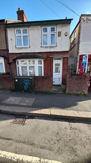 3 Bedroom Terraced House For Sale In Norman Road, Luton, LU3