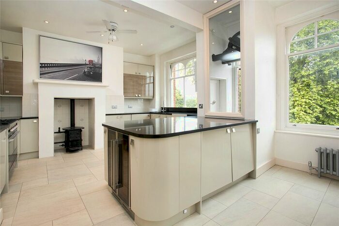 3 Bedroom Flat To Rent In Willoughby Road, Twickenham, TW1