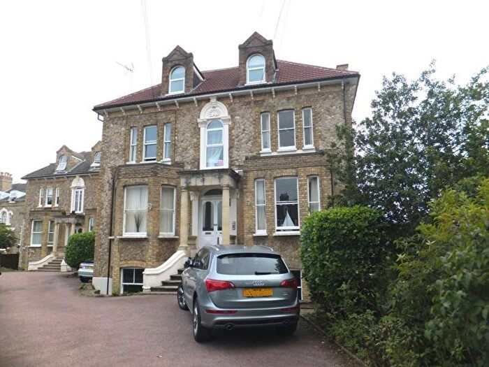 2 Bedroom Flat To Rent In Bayham Road, Sevenoaks, TN13