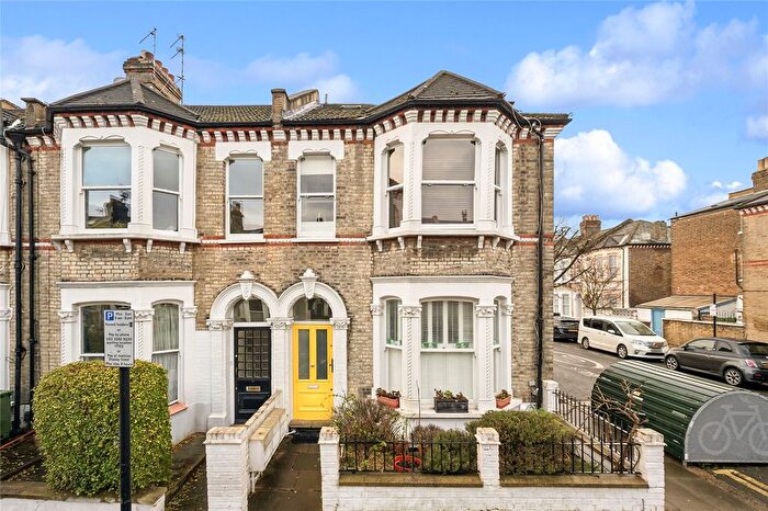 2 Bedroom Flat For Sale In Ethelden Road, Shepherds Bush, London, W12