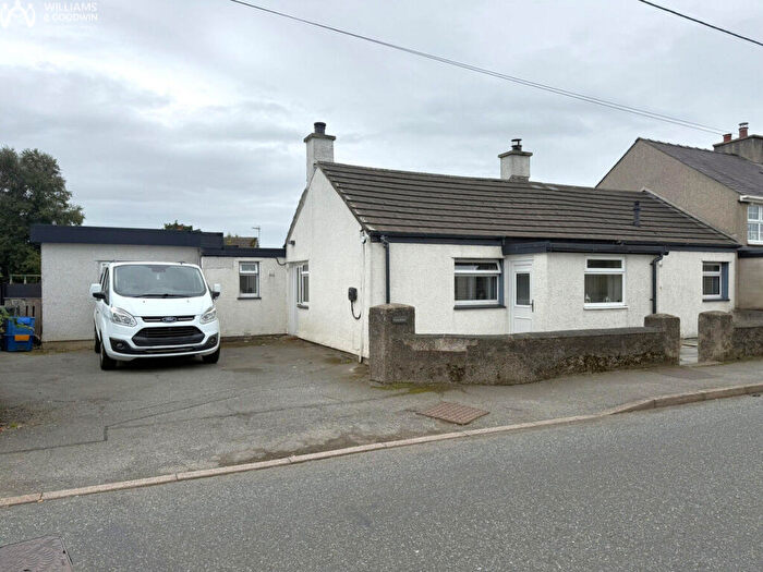 3 Bedroom Semi-Detached Bungalow For Sale In Holyhead Road, Gaerwen, LL60
