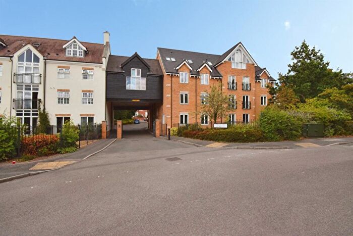 2 Bedroom Flat For Sale In Honeywell Close, Oadby, Leicester, LE2