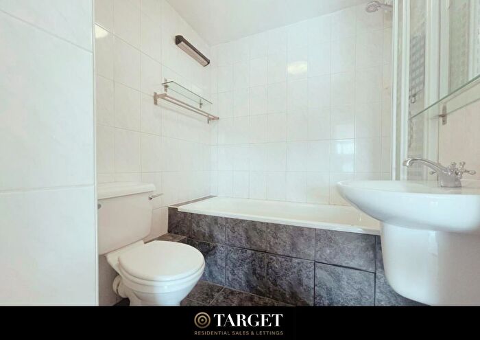 1 Bedroom Flat To Rent In Crossbrook Court, Cheshunt, EN8