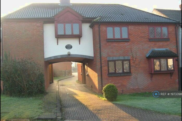 1 Bedroom Flat To Rent In St Annes Road, London Colney, AL2