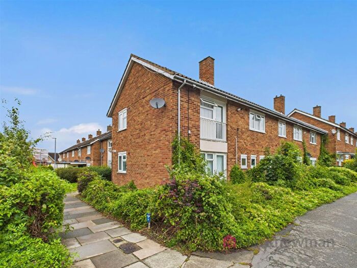 2 Bedroom Flat To Rent In Hare Street Springs, Harlow, CM19