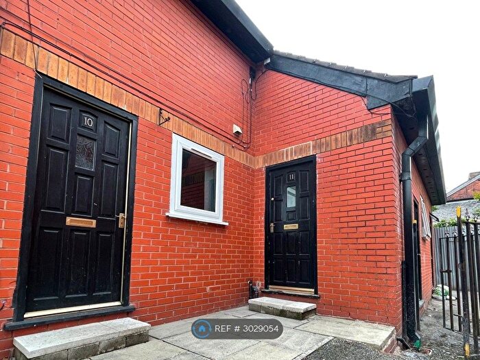 2 Bedroom Flat To Rent In Atherton, Manchester, M46
