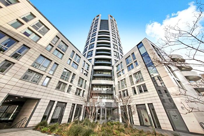 Flat To Rent In Eagle Point, London, EC1V