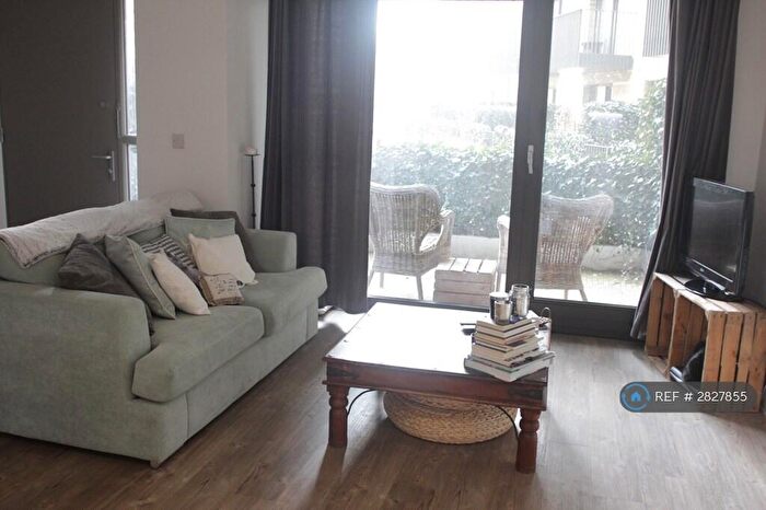 1 Bedroom Flat To Rent In Kingfisher Heights, London, E16