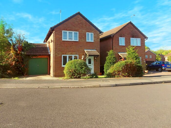 3 Bedroom Detached House To Rent In Bayleaf Avenue, Swindon, Wiltshire, SN2