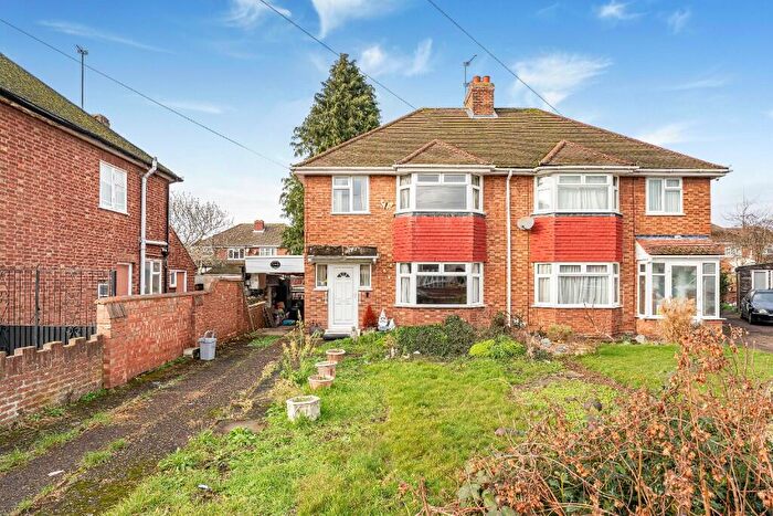 3 Bedroom Semi-Detached House For Sale In Wingfield Close, Bedford, Bedfordshire, MK40