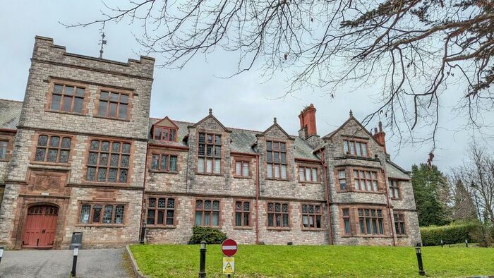 4 Bedroom Flat To Rent In Ffriddoedd Road, Bangor, LL57